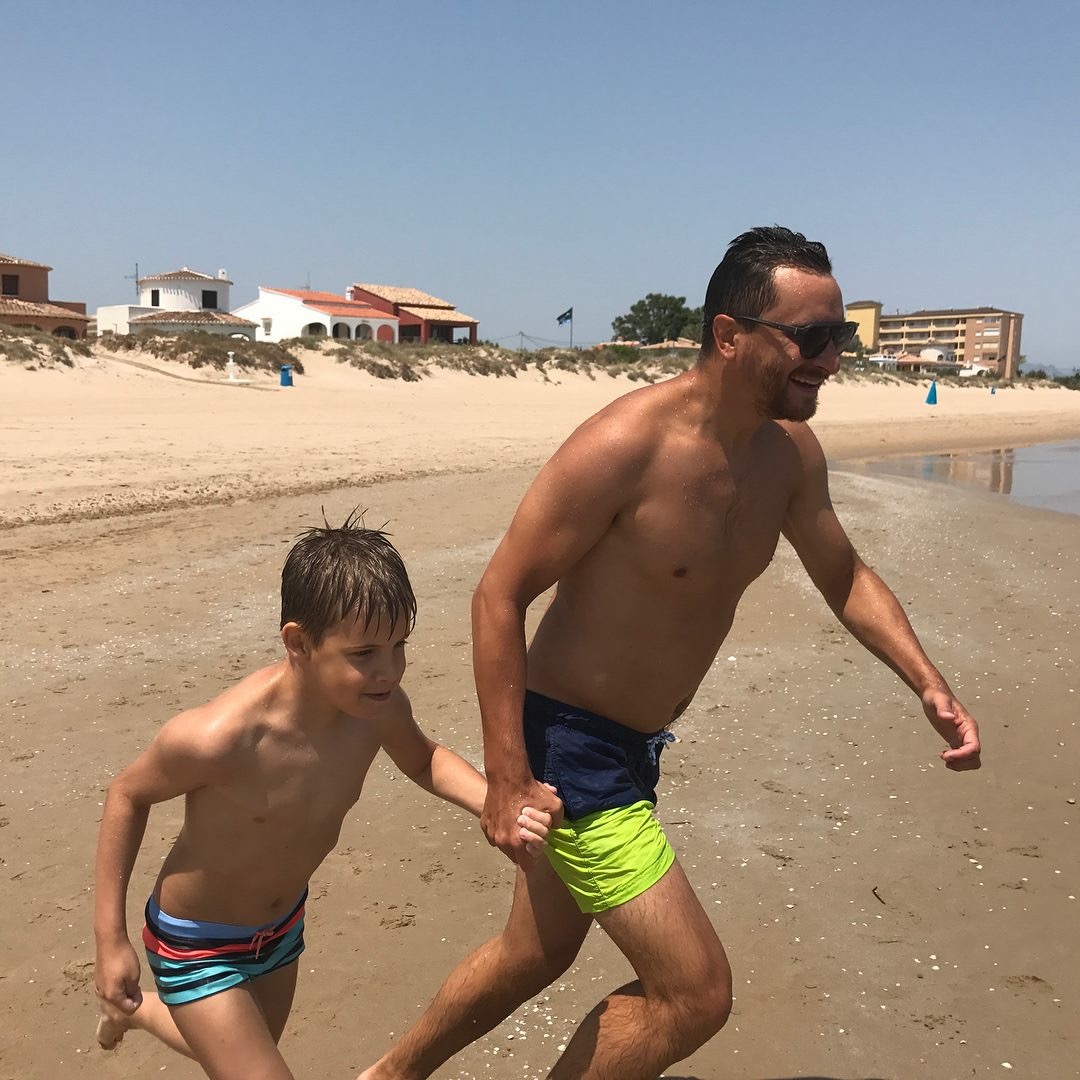 Лидер группы "СКАЙ" провел незабываемый отпуск в Испании